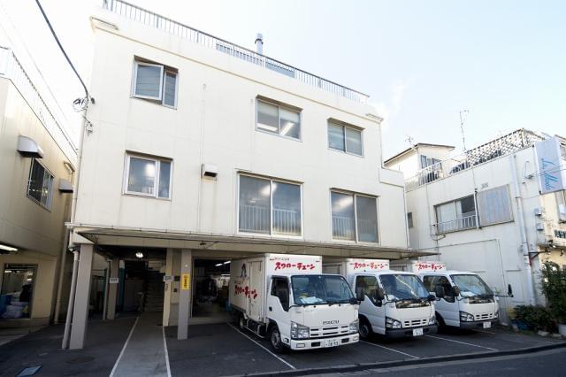 通勤ラクラク!車通勤OKです!ドライバーなのに規則正しい生活ができる!