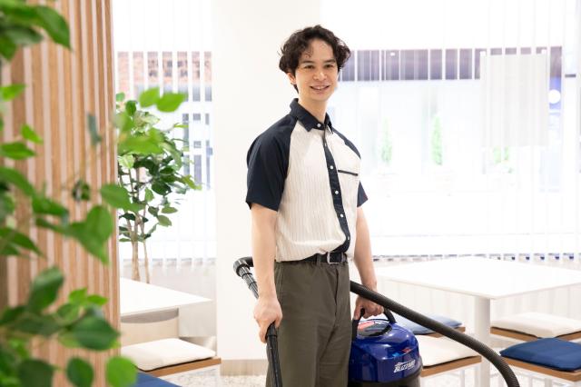 オフィス、マンション、学校、複合施設など各地にお仕事あり♪
お問い合わせも大歓迎です。