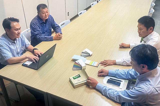 商材は地球環境への貢献度高めの紙！紙は植林によって育てられ、再生・循環される環境配慮型の資源です。