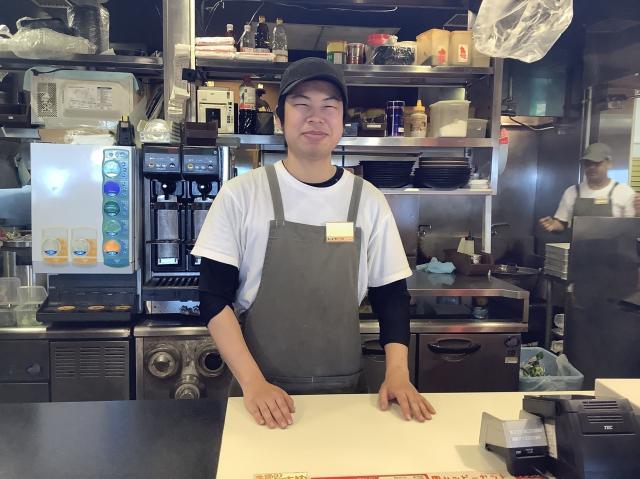 スパイス香るインドカリー店で楽しくアルバイト♪週1・一日4時間〜、未経験OK、週末は時給UP！フードコートのインドカリー店スタッフ