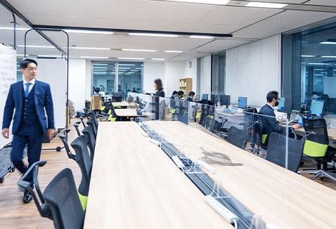 ★社員候補★ ITの使い手として「思考力」を鍛えましょう！現場密着で「ありがとう」が直接聞ける！社内システム設計・運用