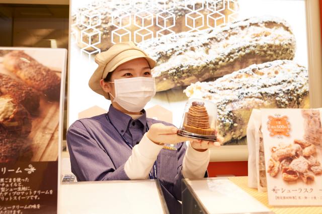 男女とも、甘いもの好きなメンバーが元気に活躍中!
工夫しながら一緒にお店をつくっていきましょう♪