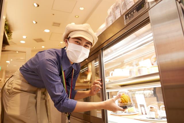 甘いもの好きな男女が元気に活躍中！
人と接することが好きな方はぜひご応募ください。
駅ビルや百貨店など、駅チカ・駅ナカのお店ばかり♪
