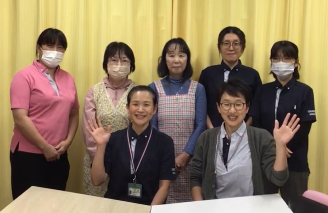 経験よりも「誰かの役に立ちたい」という
あなたの熱意を重視します。
温かい「よりあい処菜の花」で、私たちと一緒に働きませんか。