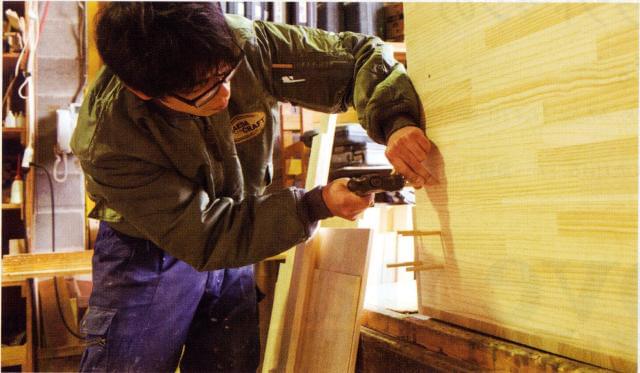 素材・塗料・手仕事にこだわるMade in 中崎町。店舗什器も手がけ、インテリア・レイアウトを総合提案することも☆