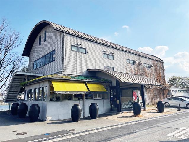 世界文化遺産のそばにあり、景観も魅力的なカフェ&パティスリーです。