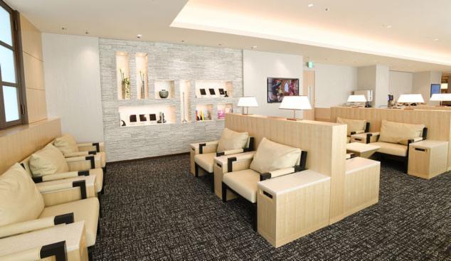 ひろびろとしたスタイリッシュな空間に落ち着きのあるインテリア。特別なお客さまにゆったりとお寛ぎいただくスペースの運営業務