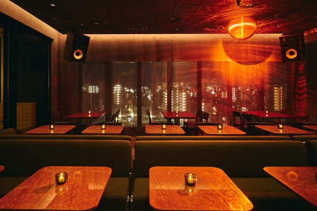 高時給！レギュラー勤務できるフリーターさん大歓迎！クリエイティブな空間、料理・サービスを提供する オシャレなレストラン！