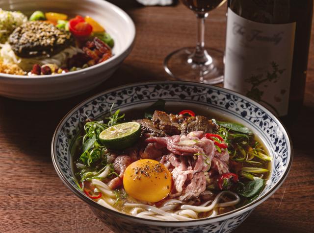 未経験・学生OK！ハワイで最も人気のあるベトナミーズレストランで楽しく働いてくれるスタッフ募集中です！