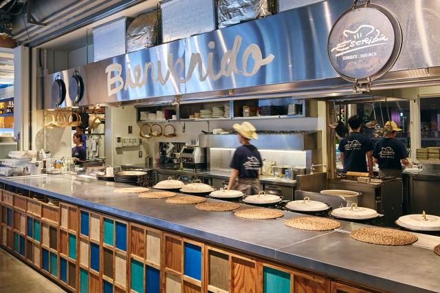 バルセロナ一美味しいと言われるパエリアを提供するシーフードレストラン「XIRINGUITO Escriba」