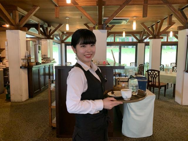 未経験OKのレストランホール/ゴルフを楽しむお客様へ、美味しいお食事を提供しませんか? 入社日応相談ゴルフ場レストランでのホールスタッフ