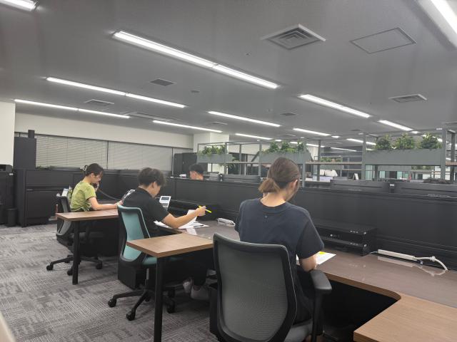 「人と話すのが好き」という方にぴったり！
職場内は明るく、和やかな雰囲気です。