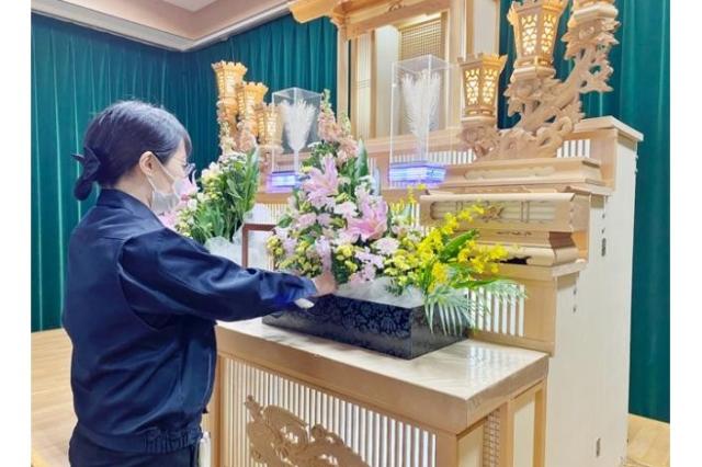 四条大宮駅スグ／20代〜40代活躍中／選べる週休制／知識不問／経験不問／男女活躍中／能力給あり葬祭式場での生花装飾スタッフ