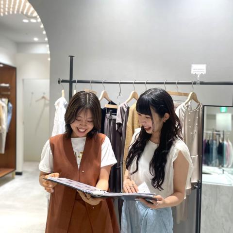 月に一度、店長と一対一で対話する1on1ミーティングを行います。