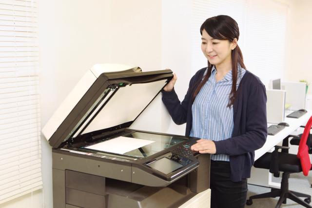 職場では40〜50代の女性スタッフが活躍中!
お仕事は丁寧にお教えするのでご安心を♪