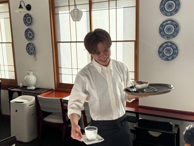 おトクにメニューが楽しめる社割あり！
まずは明るい「いらっしゃいませ！」ができればOKですよ♪