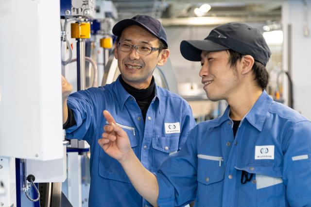 \ 最新設備の工場でのお仕事 /
2年前に開設したきれいな工場です!