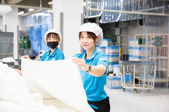 ユニフォームなどのクリーニング・リース・販売業を営む会社。30代〜50代のスタッフが活躍しています。