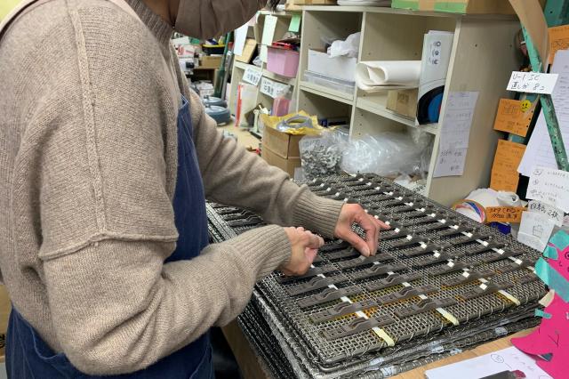 金属焼付と樹脂塗装を手がける当社。
軽作業を担ってくれる方を求めています!