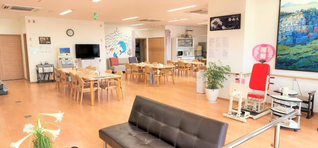 キレイで新しい施設です☆
ここで一緒に働きませんか！
急なお子様の病気でお休みしたなども
しっかり対応できるので安心ですよ。