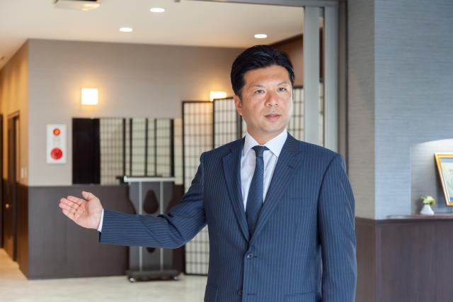 葬儀は最期のお別れの場。祭壇や棺、花の配置まで気を配り、ご遺族の想いに沿って丁寧に対応します。