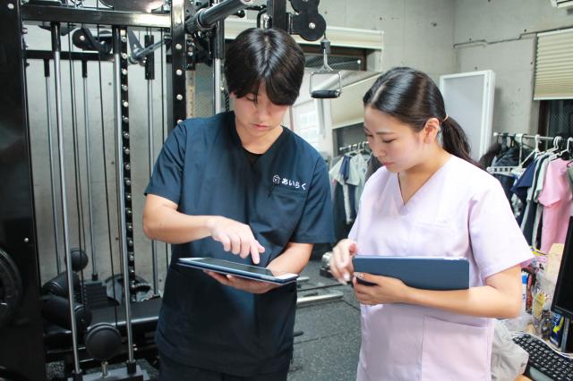 髪色自由！ネイルOK！