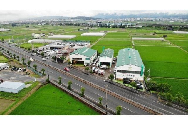 緑が広がる自然豊かな環境が自慢！
作業スペースも広く、のびのび作業に取り組めます！