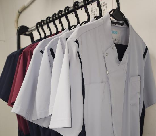 50代・60代中心にスタッフ多数活躍中。
年齢問わず活躍できるお仕事なので、どなたでも歓迎します!