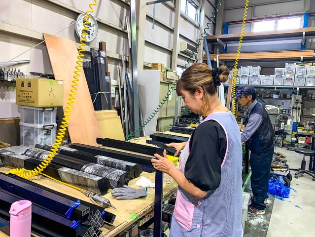 50代・60代活躍中！無資格・未経験OK！残業ほぼなし！ブランク大歓迎！月収最大211,200円！組立・梱包軽作業スタッフ