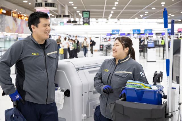 国家機関が認めた圧倒的信頼。
成田空港の開港時から「日本の第一印象」を守る安定企業。