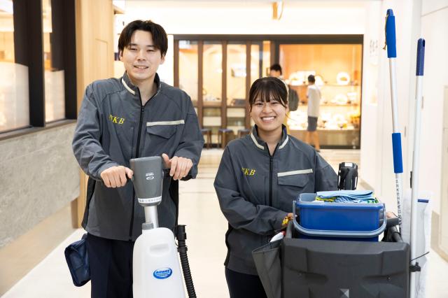 清掃の技術だけじゃない。
お客様への心配りが、空港の表彰制度で高く評価されています。