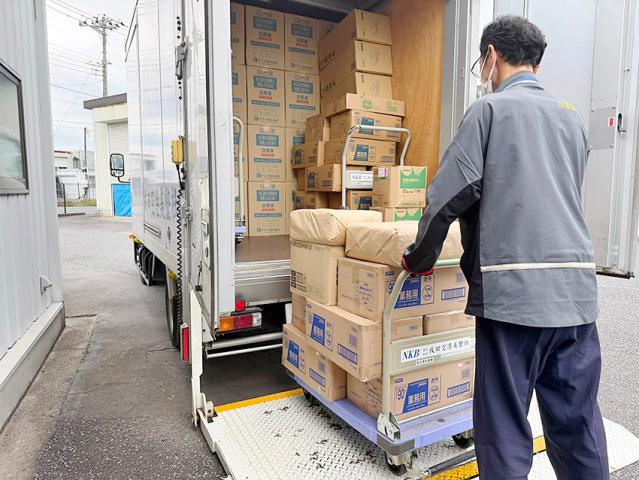 面接時に倉庫などの職場見学が可能です！