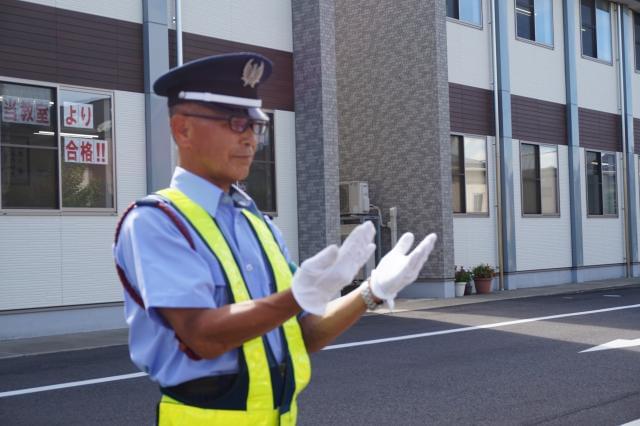 体を動かす仕事がしたいという方にピッタリ！子どもたちの安全を守るお仕事！