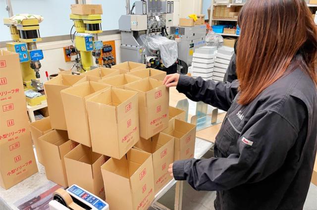 高時給／未経験でもあんしんのシンプル作業／駅チカ職場／ボーナスあり／16時退勤で残業ナシ◎作業スタッフ