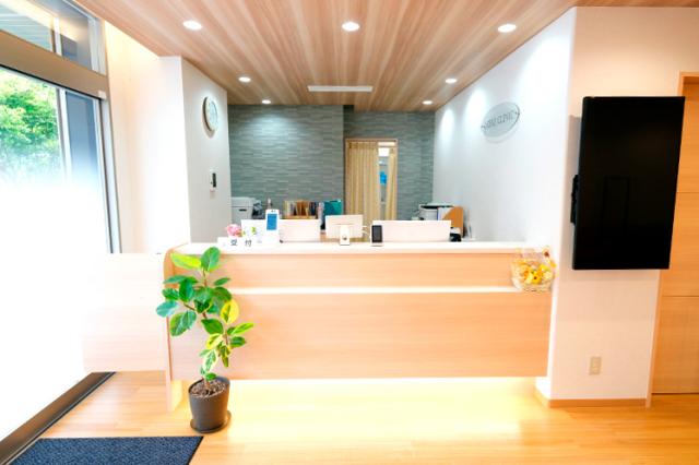 移転オープンから2年余りのキレイなクリニック！駅チカで通勤便利！未経験者歓迎！［1］受付・医療事務
［2］看護師