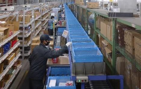\幅広い年代のスタッフ活躍中/
ミニボーナス有など、待遇面充実◎