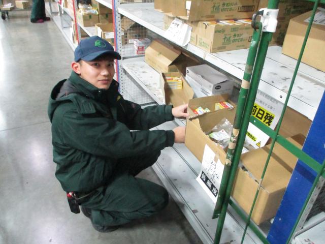 深夜・早朝から始まるお仕事♪　入荷作業スタッフ　若手〜中高年世代まで幅広く活躍中☆深夜〜早朝／検品、仕分け・シール貼り、かご車を使用した商品移動他