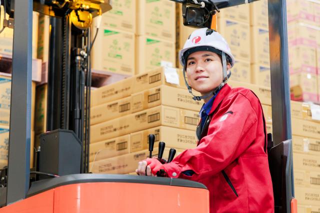 【白岡市】業績好調につき、フォーク作業員募集！時給1,500円〜！高時給で効率よく稼げます！フォークリフトオペレーター（コスメ・日用品・医薬品など）