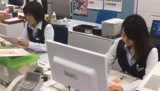 未経験歓迎!自動車の知識がなくてもOKです!
働きはじめてから少しずつ覚えていけますよ。