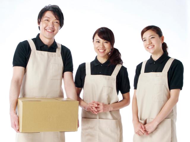 製品のバリ取りや仕上げ作業、梱包などのお仕事です。30代・40代の男女スタッフが活躍中！