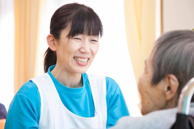 思いやりの気持ちが笑顔につながるやりがいのあるお仕事。ここからはじめませんか♪