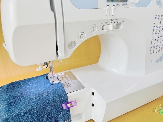 ミシンを使ったお仕事◎ユニフォームの裾上げやほつれの修復作業◇家庭で扱ったことがある程度でOKミシンでズボンの裾上げやほつれの補修作業