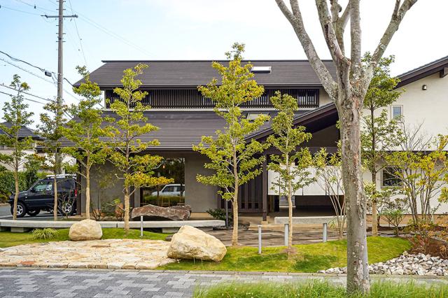 スキマで働ける！WワークOK！1日2時間〜相談可／未経験歓迎／シフト制／平日休み／車通勤可住宅ショールームでの接客・広報アシスタント