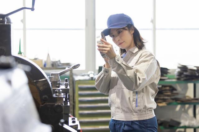 当社の自慢は人の和。
仲間が互いを思いやるチームワークに関しては他の会社にひけを取らないと自負しています。
助けてもらいながら、地道な努力を重ねれば、きっとできるようになる仕事です。人間力で日々の業務を乗り切っていきましょう！