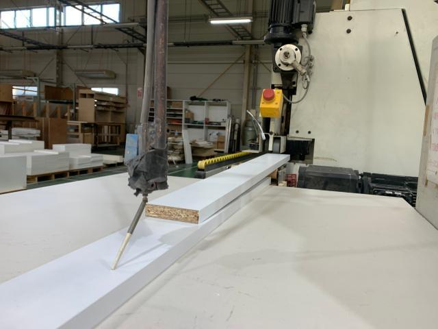 ★仕事の流れ
カット・穴あけ後の作業について(縁貼機)