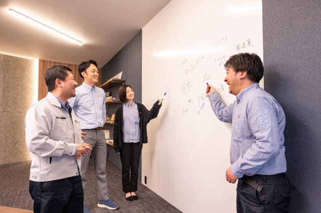 土日休みで年間休日115日。
ノー残業dayを導入するなど、メリハリある勤務体制を整えています。