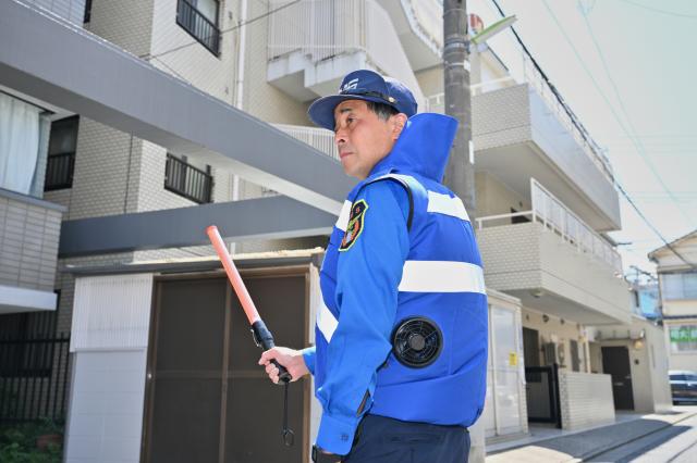 土日祝働ける方歓迎♪　都内を中心とした住宅街などでの建築現場にて、車両と歩行者の誘導をお願いします。