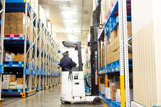 フォークでスイスイ！
スキルアップできる職場で、正社員になろう！