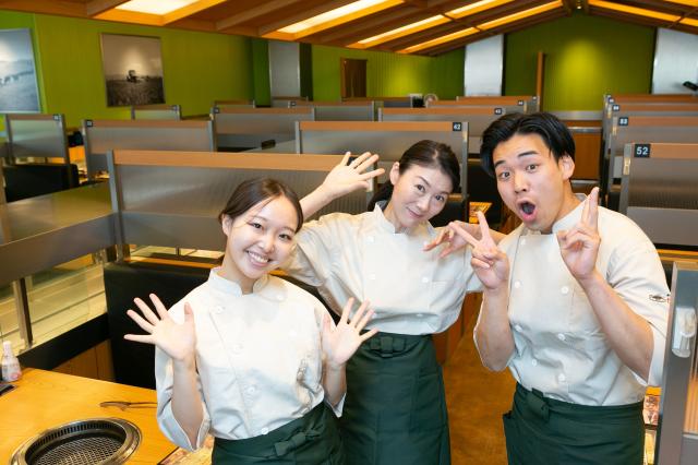 特急レーンとタッチパネルのある焼肉店で楽しくお仕事しませんか☆換気も抜群！丁寧な研修で飲食店未経験の方も安心！