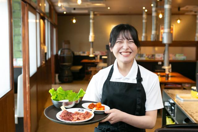 特急レーンとタッチパネルのある焼肉店で楽しくお仕事しませんか☆換気も抜群！丁寧な研修で飲食店未経験の方も安心！